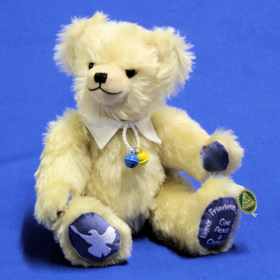 Kleiner Friedensbotschafter Give Peace a Chance 33 cm Teddybr von Hermann-Coburg