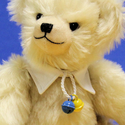 Kleiner Friedensbotschafter Give Peace a Chance 33 cm Teddybr von Hermann-Coburg