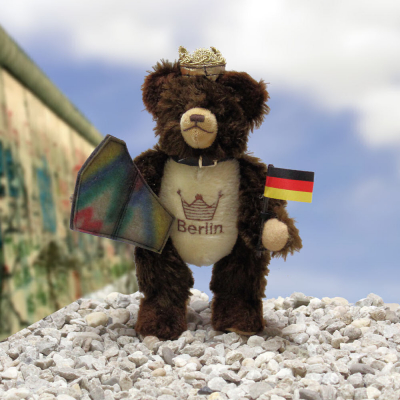 Commemorative Bear for the 35th anniversary of the fall of the Berlin Wall 24 cm Teddy Bear by Hermann-Coburg