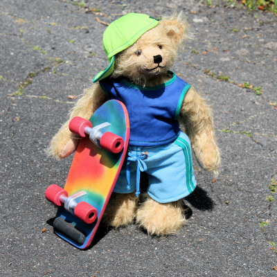 Skater Toni 32 cm Teddybr von Hermann-Coburg