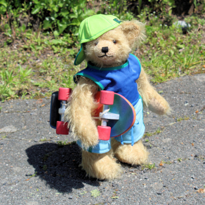 Skater Toni 32 cm Teddybr von Hermann-Coburg