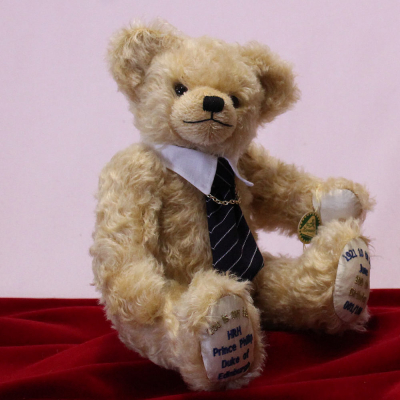 God is my help 10th June 1921 - 9th April 2021 in memory of HRH Prince Philip Duke of Edinburgh  Commemorative Bear on 10th June 2021 the 100th birthday of his Royal Highness would have been 34 cm Teddybr von Hermann-Coburg