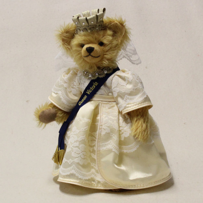 Queen Victoria Jubillee Edition 2019 35 cm Teddybr von Hermann-Coburg