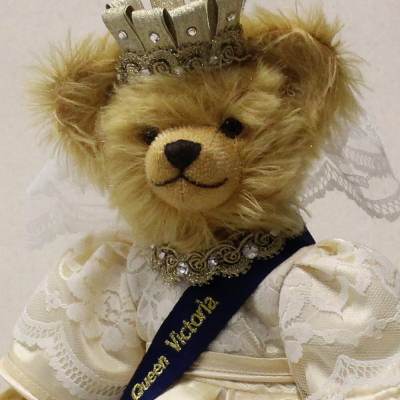 Queen Victoria Jubillee Edition 2019 35 cm Teddybr von Hermann-Coburg