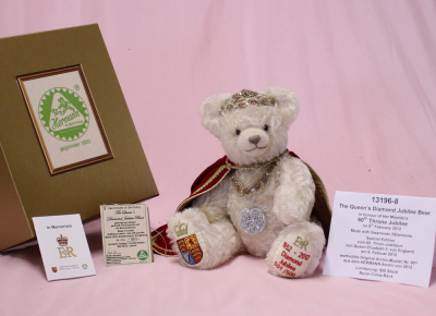The Queen's Diamond Jubilee Bear #001 von Hermann-Coburg
