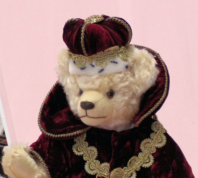 Queen Elizabeth II  �80th Birthday Celebration Bear #001 von Hermann-Coburg