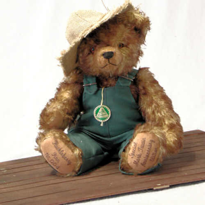 Huckelberry Finn Teddybr von Hermann-Coburg