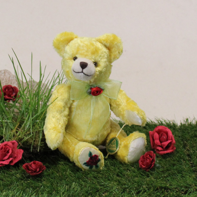 For you it should rain red roses 23 cm Teddy Bear by Hermann-Coburg