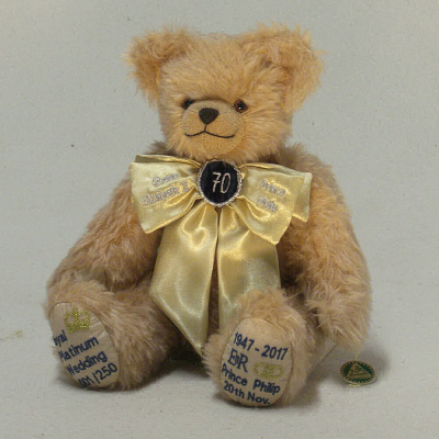 Queen Elizabeth II and Price Philips Royal Platinum Wedding Bear 35 cm Teddybr von Hermann-Coburg