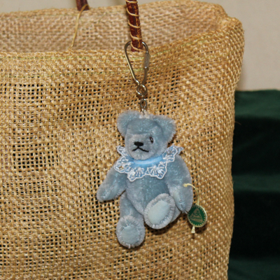 Miniatur-Mohair-Teddy Piccolo himmelblau Taschenanhnger 11 cm Teddybr von Hermann-Coburg