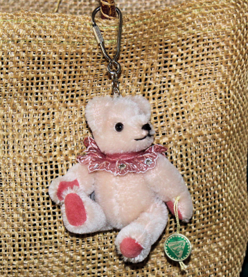 Miniatur-Mohair-Teddy Piccolo zartrosa Taschenanhnger 11 cm Teddybr von Hermann-Coburg