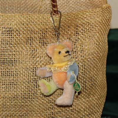 Miniatur-Mohair-Teddy Piccolo multi-colore Taschenanhnger 11 cm Teddybr von Hermann-Coburg