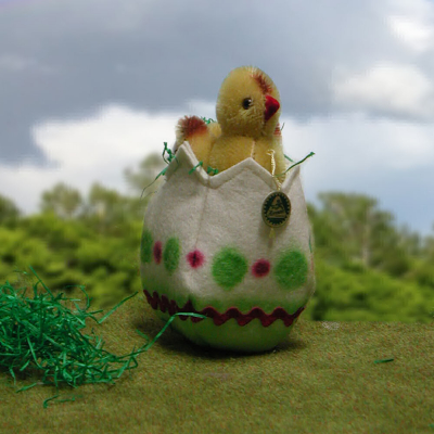 Little Chicky in the Easter Egg 7 cm  by Hermann-Coburg