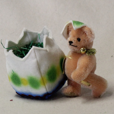 Eins, zwei, drei  der Teddy schlpft aus dem Ei  Teddy apricot 12 cm Teddybr von Hermann-Coburg