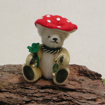 Little Lucky Charm  Lucky 14 cm Teddy Bear by Hermann-Coburg