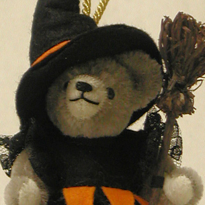 Kleine Hexe Teddybr von Hermann-Coburg