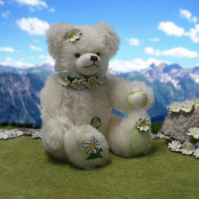 Edelweiss Bear (Modell 2017) 33 cm Teddy Bear by Hermann-Coburg
