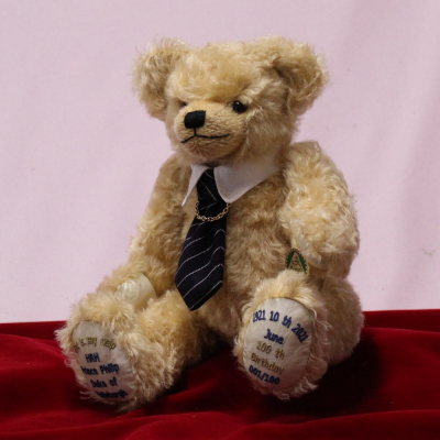 God is my help 10th June 1921 - 9th April 2021 in memory of HRH Prince Philip Duke of Edinburgh Commemorative Bear on 10th June 2021 the 100th birthday of his Royal Highness would have been 34 cm Teddybr von Hermann-Coburg