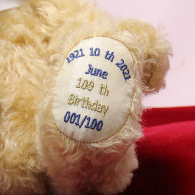 God is my help 10th June 1921 - 9th April 2021 in memory of HRH Prince Philip Duke of Edinburgh Commemorative Bear on 10th June 2021 the 100th birthday of his Royal Highness would have been 34 cm Teddybr von Hermann-Coburg