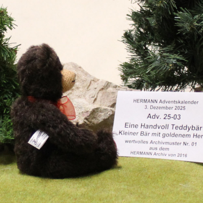 Eine Handvoll Teddybr - kleiner Br mit goldenem Herz #01 3. Dezember by Hermann-Coburg