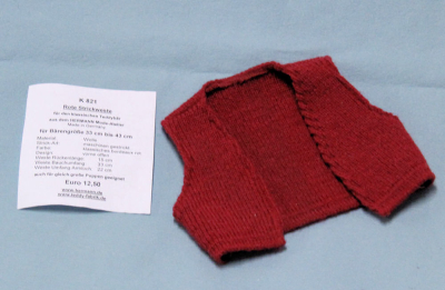 Rote Strickweste von Hermann-Coburg