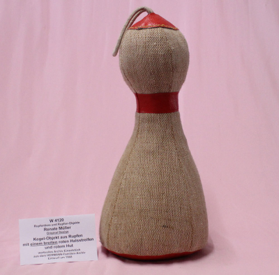 Kegel-Objekt mit einem breiten Halsstreifen Renate M�ller von Hermann-Coburg