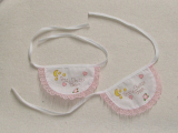 Bären-Lätzchen mit rosa Spitze, Set aus 2 Stück (für 28-35 cm große Bären) Bären-Lätzchen mit rosa Spitze, Set aus 2 Stück (für 28-35 cm große Bären)