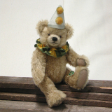 HERMANN historical Line – Replica 1929 Historical Clown Bear 36 cm Mohair Teddybär von Hermann-Coburg HERMANN historical Line – Replica 1929 Historical Clown Bear 36 cm Mohair Teddybär von Hermann-Coburg