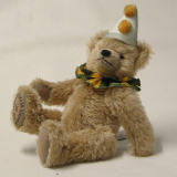 HERMANN historical Line – Replica 1929 Historical Clown Bear 36 cm Mohair Teddybär von Hermann-Coburg HERMANN historical Line – Replica 1929 Historical Clown Bear 36 cm Mohair Teddybär von Hermann-Coburg
