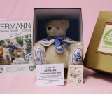 HERMANN Zwiebelmuster Bär #02 von Hermann-Coburg HERMANN Zwiebelmuster Bär #02 von Hermann-Coburg