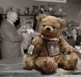 22. Sonneberger Museumsbär 2015 39 cm Teddybär von Hermann-Coburg 22. Sonneberger Museumsbär 2015 39 cm Teddybär von Hermann-Coburg