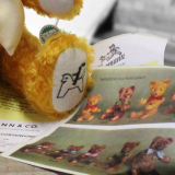 24. Sonneberger Museuemsbär 2017 38 cm Teddybär von Hermann-Coburg 24. Sonneberger Museuemsbär 2017 38 cm Teddybär von Hermann-Coburg