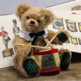 26. Sonneberger Museumsbär 2019 38 cm Teddybär von Hermann-Coburg 26. Sonneberger Museumsbär 2019 38 cm Teddybär von Hermann-Coburg