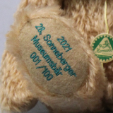 28. Sonneberger Museumsbär 2021 35 cm Teddybär von Hermann-Coburg 28. Sonneberger Museumsbär 2021 35 cm Teddybär von Hermann-Coburg