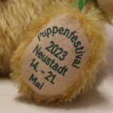 Festivalbär® 2023 34 cm Teddybär von Hermann-Coburg Festivalbär® 2023 34 cm Teddybär von Hermann-Coburg