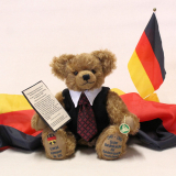 Konrad Adenauer - Erster Bundeskanzler der Bundesrepublik Deutschland 1949 - 1963 // 35 cm Teddybär von Hermann-Coburg Konrad Adenauer - Erster Bundeskanzler der Bundesrepublik Deutschland 1949 - 1963 // 35 cm Teddybär von Hermann-Coburg