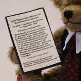 Konrad Adenauer - Erster Bundeskanzler der Bundesrepublik Deutschland 1949 - 1963 // 35 cm Teddybär von Hermann-Coburg Konrad Adenauer - Erster Bundeskanzler der Bundesrepublik Deutschland 1949 - 1963 // 35 cm Teddybär von Hermann-Coburg