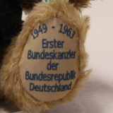 Konrad Adenauer - Erster Bundeskanzler der Bundesrepublik Deutschland 1949 - 1963 // 35 cm Teddybär von Hermann-Coburg Konrad Adenauer - Erster Bundeskanzler der Bundesrepublik Deutschland 1949 - 1963 // 35 cm Teddybär von Hermann-Coburg