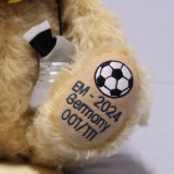 Deutscher Fan Bär 2024 35 cm Teddybär von Hermann-Coburg Deutscher Fan Bär 2024 35 cm Teddybär von Hermann-Coburg