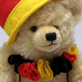 Deutscher Fan Bär 2024 35 cm Teddybär von Hermann-Coburg Deutscher Fan Bär 2024 35 cm Teddybär von Hermann-Coburg