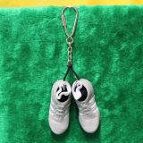 Taschenanhänger Original Tip und Tap Fußballschuhe von 1974 als Glücksbringer 6,5 cm von Hermann-Coburg Taschenanhänger Original Tip und Tap Fußballschuhe von 1974 als Glücksbringer 6,5 cm von Hermann-Coburg