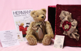 A Gift for the Queen �Queens Birthday Bear 2006 #001 by Hermann-Coburg