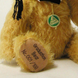 Graduation Bear Teddybär von Hermann-Coburg Graduation Bear Teddybär von Hermann-Coburg