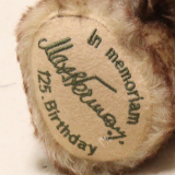 In memoriam Max Hermann zum 125. Geburtstag 37 cm Teddybär von Hermann-Coburg In memoriam Max Hermann zum 125. Geburtstag 37 cm Teddybär von Hermann-Coburg