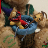 HERMANN Weihnachtsbär 2019 37 cm Teddybär von Hermann-Coburg HERMANN Weihnachtsbär 2019 37 cm Teddybär von Hermann-Coburg