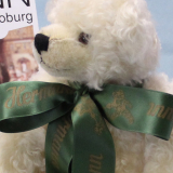 Teddy Hermina, der große HERMANN Jahresbär 2004 von Hermann-Coburg Teddy Hermina, der große HERMANN Jahresbär 2004 von Hermann-Coburg