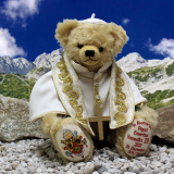 Papst Emeritus Benedikt XVI. In Memoriam 31. Dezember 2022 38 cm Teddybär von Hermann-Coburg Papst Emeritus Benedikt XVI. In Memoriam 31. Dezember 2022 38 cm Teddybär von Hermann-Coburg