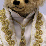Papst Emeritus Benedikt XVI. In Memoriam 31. Dezember 2022 38 cm Teddybär von Hermann-Coburg Papst Emeritus Benedikt XVI. In Memoriam 31. Dezember 2022 38 cm Teddybär von Hermann-Coburg