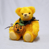 Sweet Halloween Teddy 2024 Ein Kürbis-Kind zum Schmusen 29 cm Teddybär von Hermann-Coburg Sweet Halloween Teddy 2024 Ein Kürbis-Kind zum Schmusen 29 cm Teddybär von Hermann-Coburg
