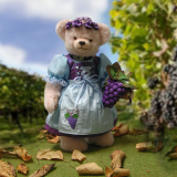 Weinkönigin Teddy Bear by Hermann-Coburg Weinkönigin Teddy Bear by Hermann-Coburg